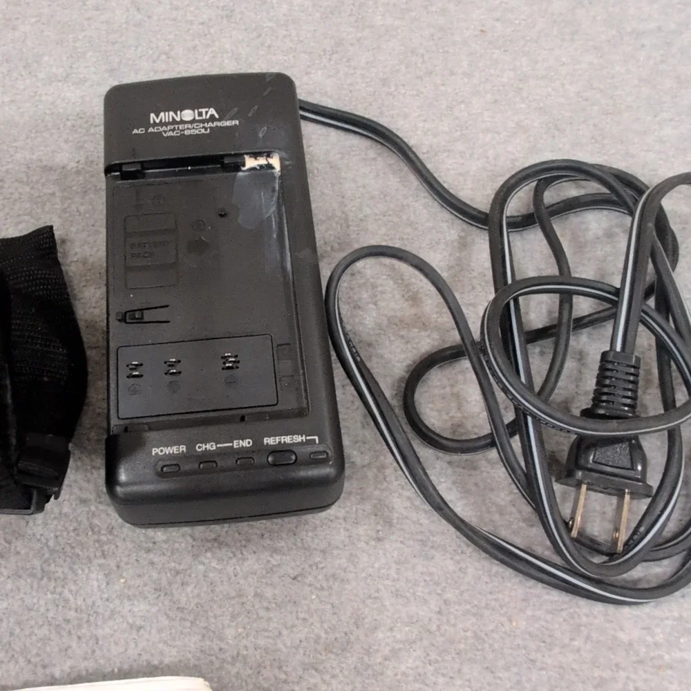 Minolta Master C-513 Compact VHS Camcorder VTU-500 Tuner Charger Manual Bundle